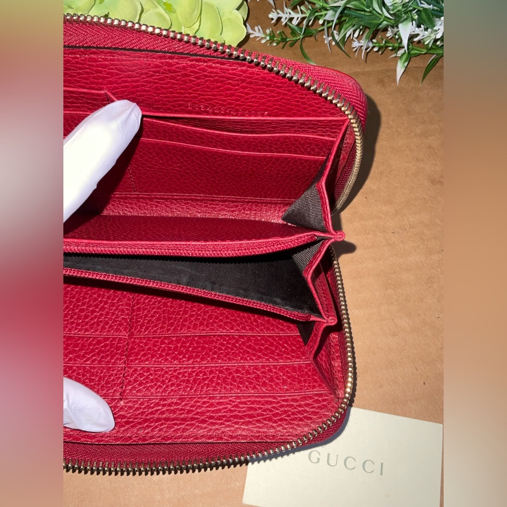 ✅AUTHENTIC GUCCI ZIP WALLET - Picture 5 of 7